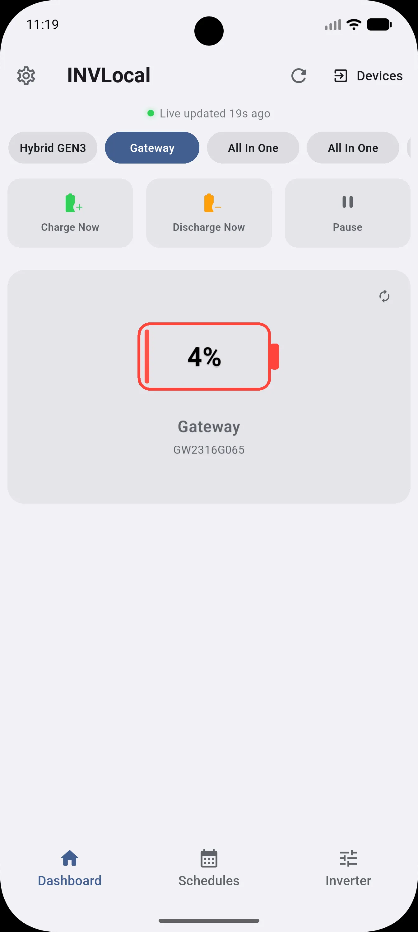 Dashboard showing the Charge Now, Discharge Now, and Pause quick action buttons above the battery card
